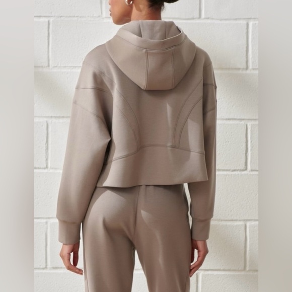 Abercrombie YPB Women’s NeoKnit Wedge Popover Hoodie in Taupe Size S - Picture 3 of 13